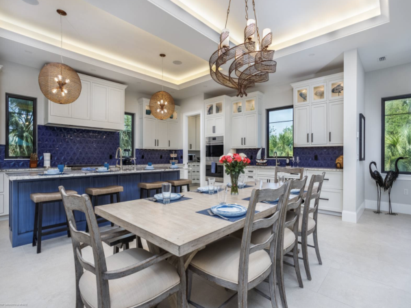 Luxurious Vacation Pool Home in Siesta Key 5 min walk to beach